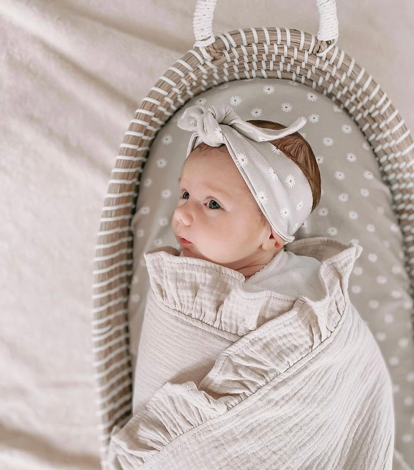 Ruffle edge muslin cotton swaddle - Nude